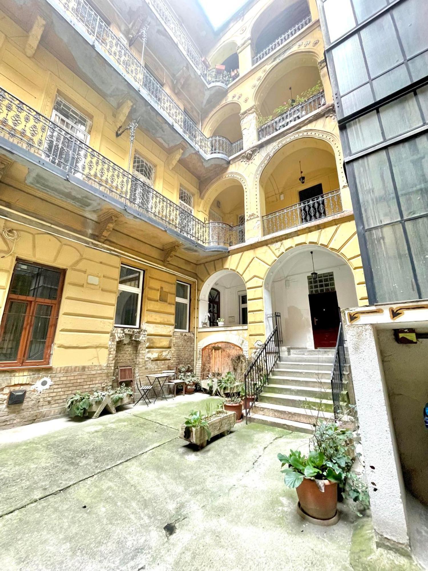 Small Cosy Apartment Near The Famous Westend City Center Budapest Exterior foto