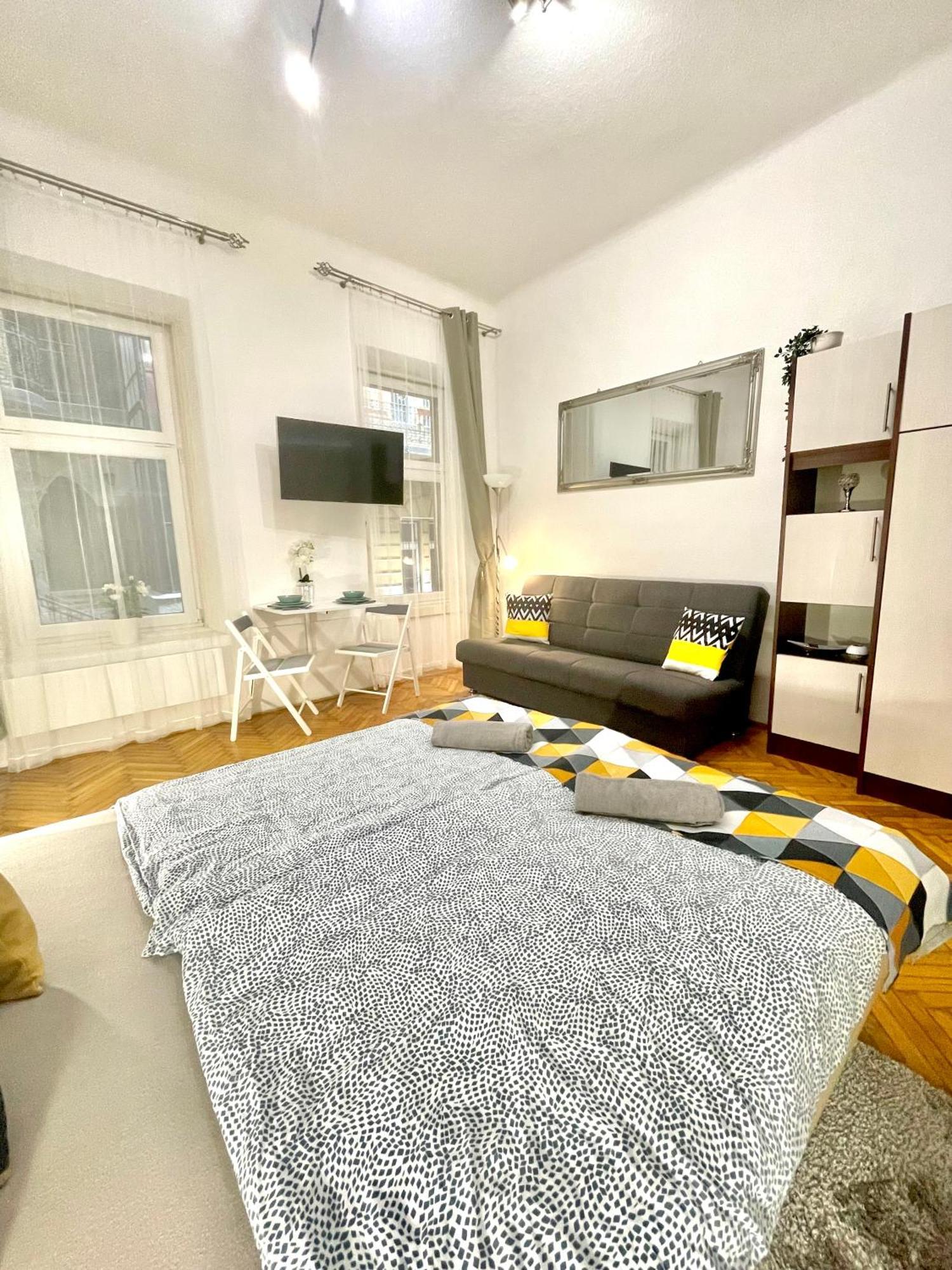 Small Cosy Apartment Near The Famous Westend City Center Budapest Exterior foto