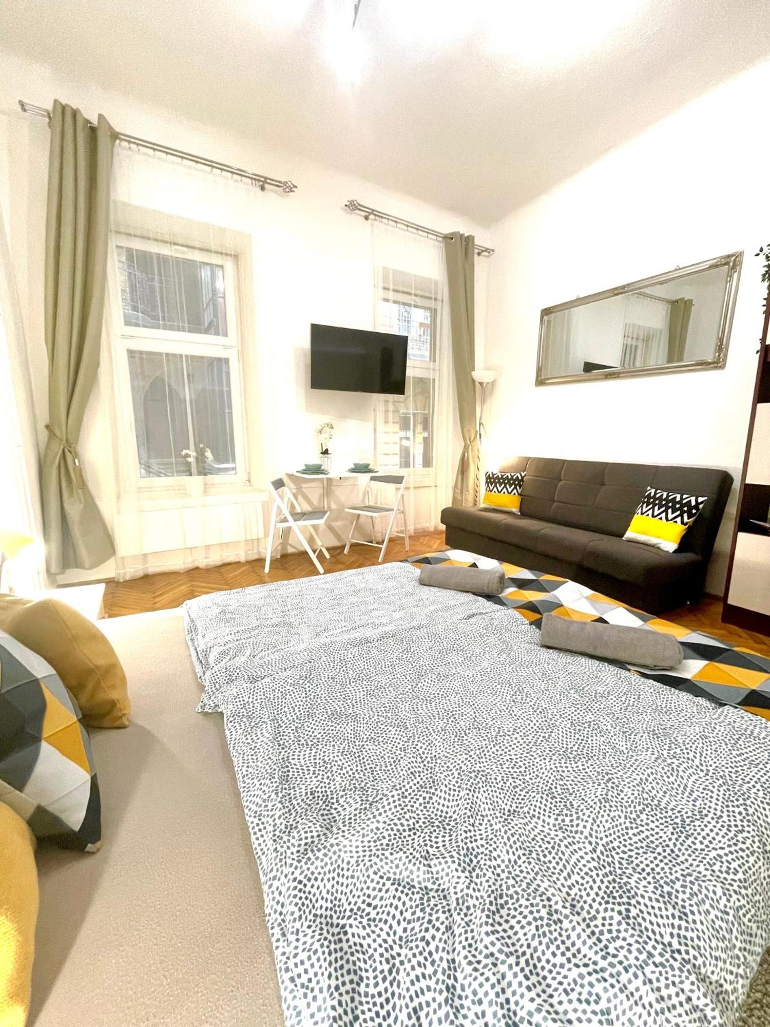 Small Cosy Apartment Near The Famous Westend City Center Budapest Exterior foto