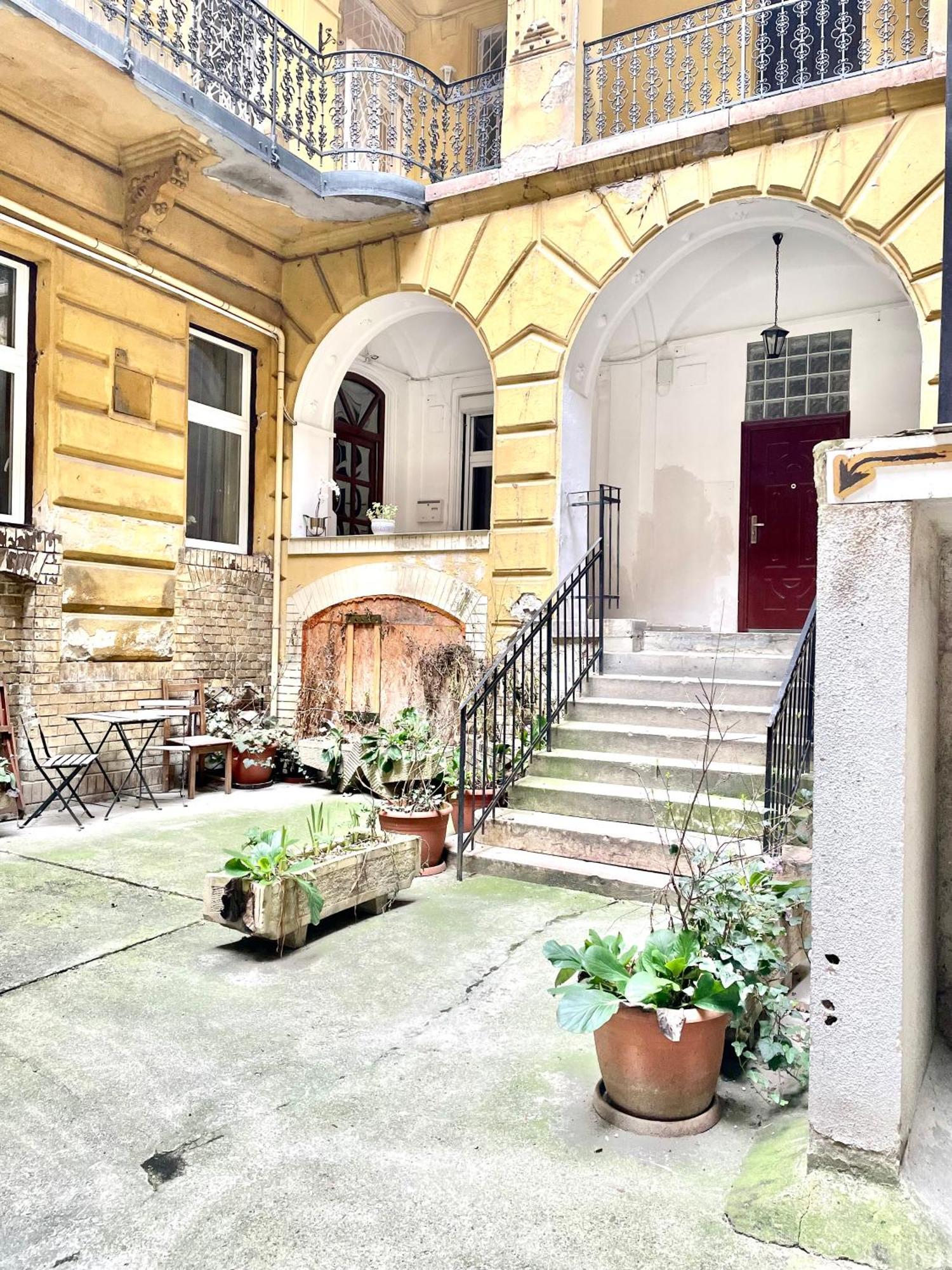 Small Cosy Apartment Near The Famous Westend City Center Budapest Exterior foto